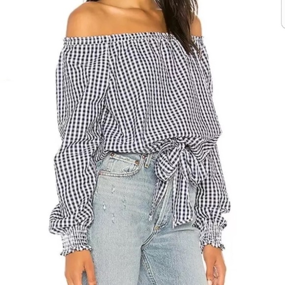 Cute off the shoulder top NWT - Picture 2 of 4